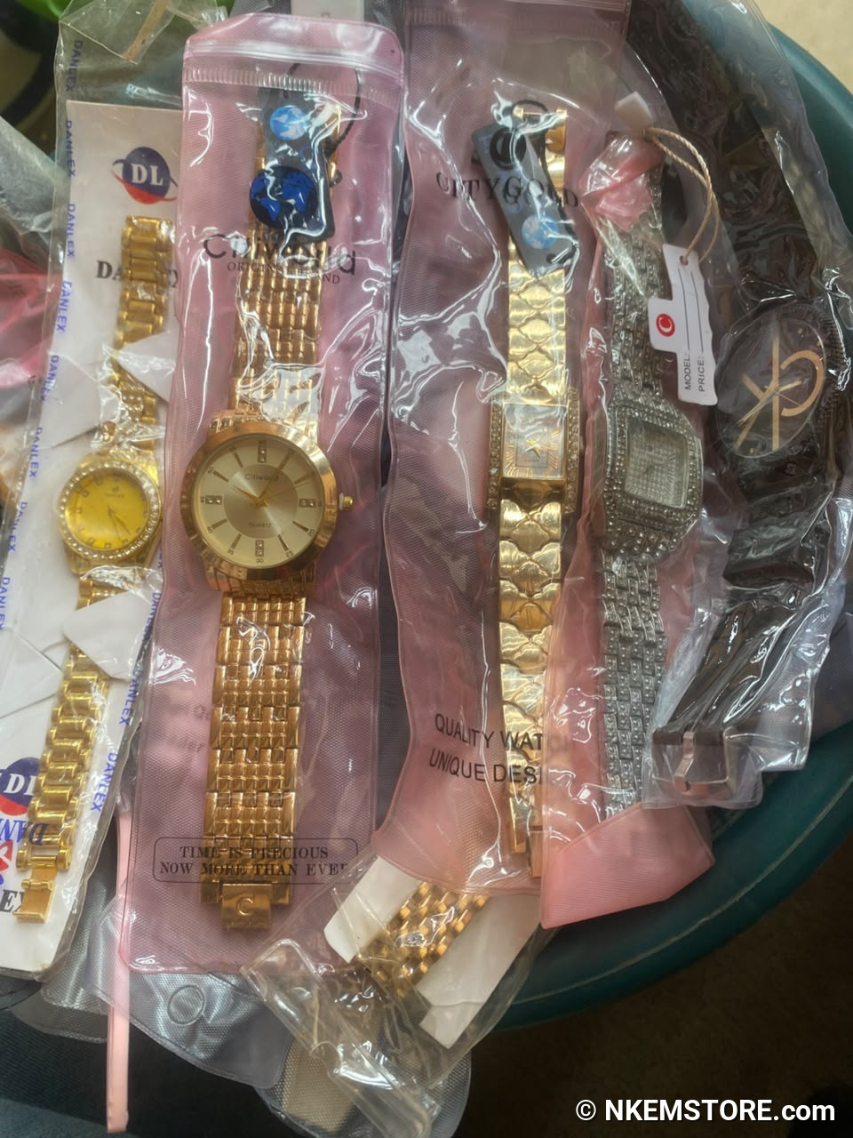 Elegant Women’s Metallic & Rhinestone Fashion Wristwatches (Assorted Styles)
